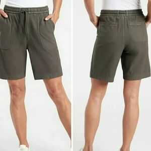 Athleta Women’s Farallon Bermuda Shorts Cypress Green Size 2